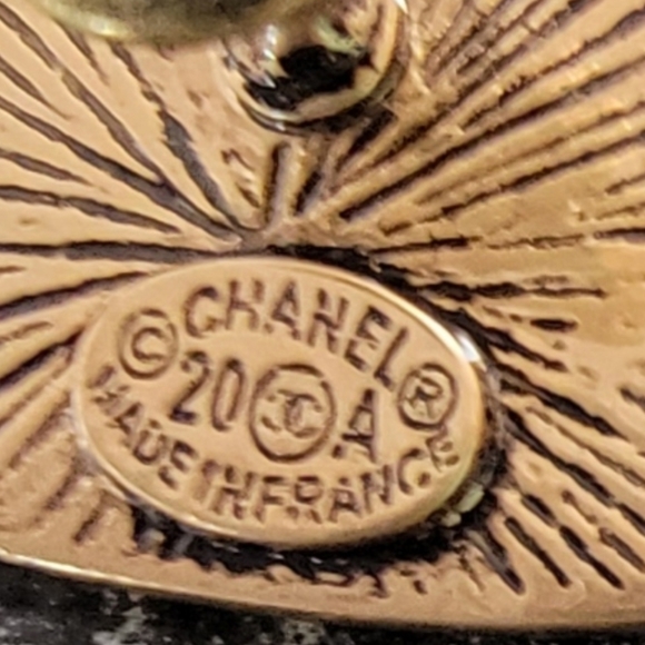 Chanel Vintage Goldtone Gold Earrings Black Enamel & Glass Pearls - Picture 7 of 15